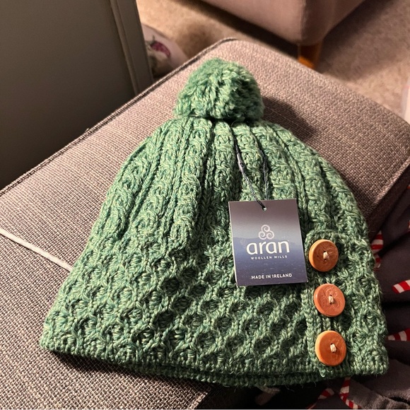 Aran Woollen Mills Accessories - Aran Woollen Mills Green Cable-Knit Pom Beanie with Wooden Buttons NWT Women’s